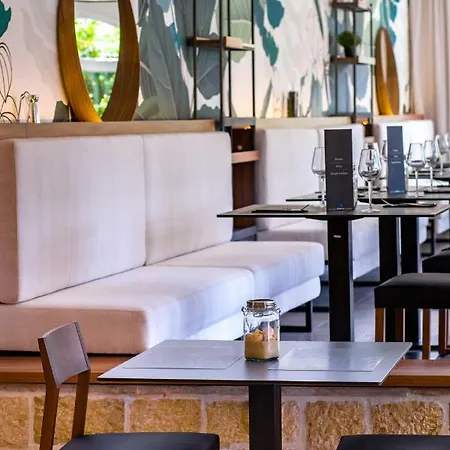 Luxury Bellevue 4* Лопар